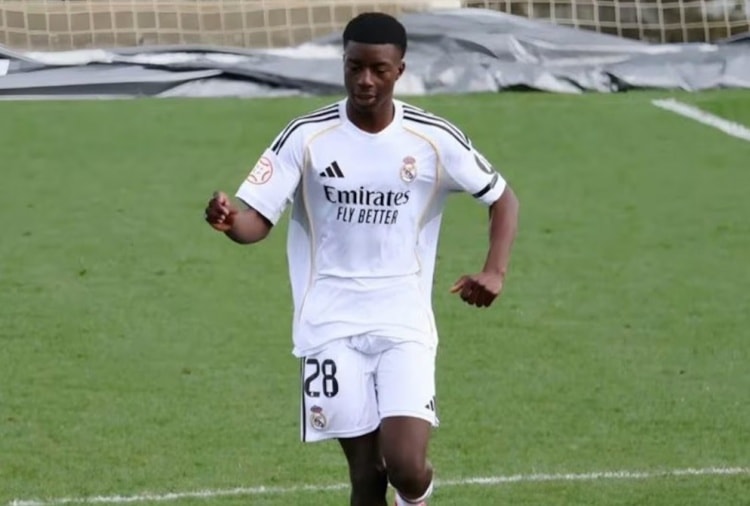 Real Madrid'in 16 yaşındaki yıldız adayı Sherif, ilk takım idmanında Mourinho'nun gözüne girdi.