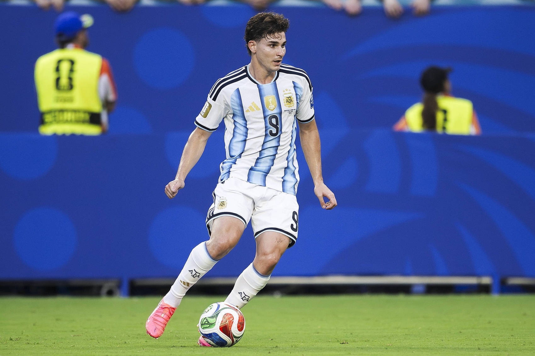 Olé'den flaş iddia: Álvarez 10 Ağustos'ta Atlético'ya! City direniyor!