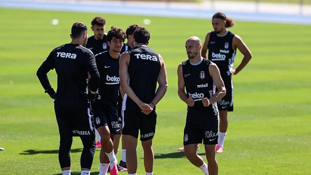 Beşiktaş Slovakya Kampında Çift Mesai: Kökçü'nün Gol Yükü ve Yeni Sezon Hedefleri