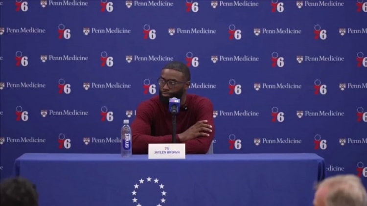Brown'dan Takım İçi İletişim Sırrı: LeBron James Grupta Durmuyor!