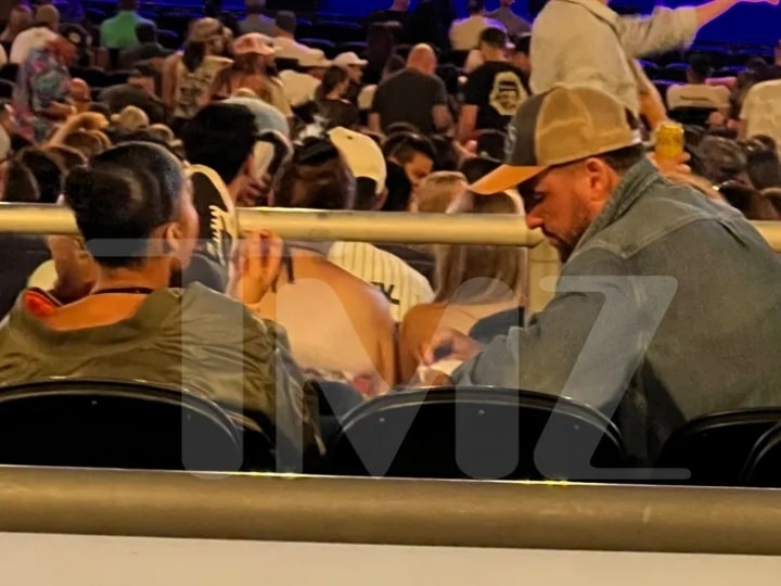 Klay'in yeni sevgilisi mi? TMZ, festivalde gizemli güzelle yakaladı.