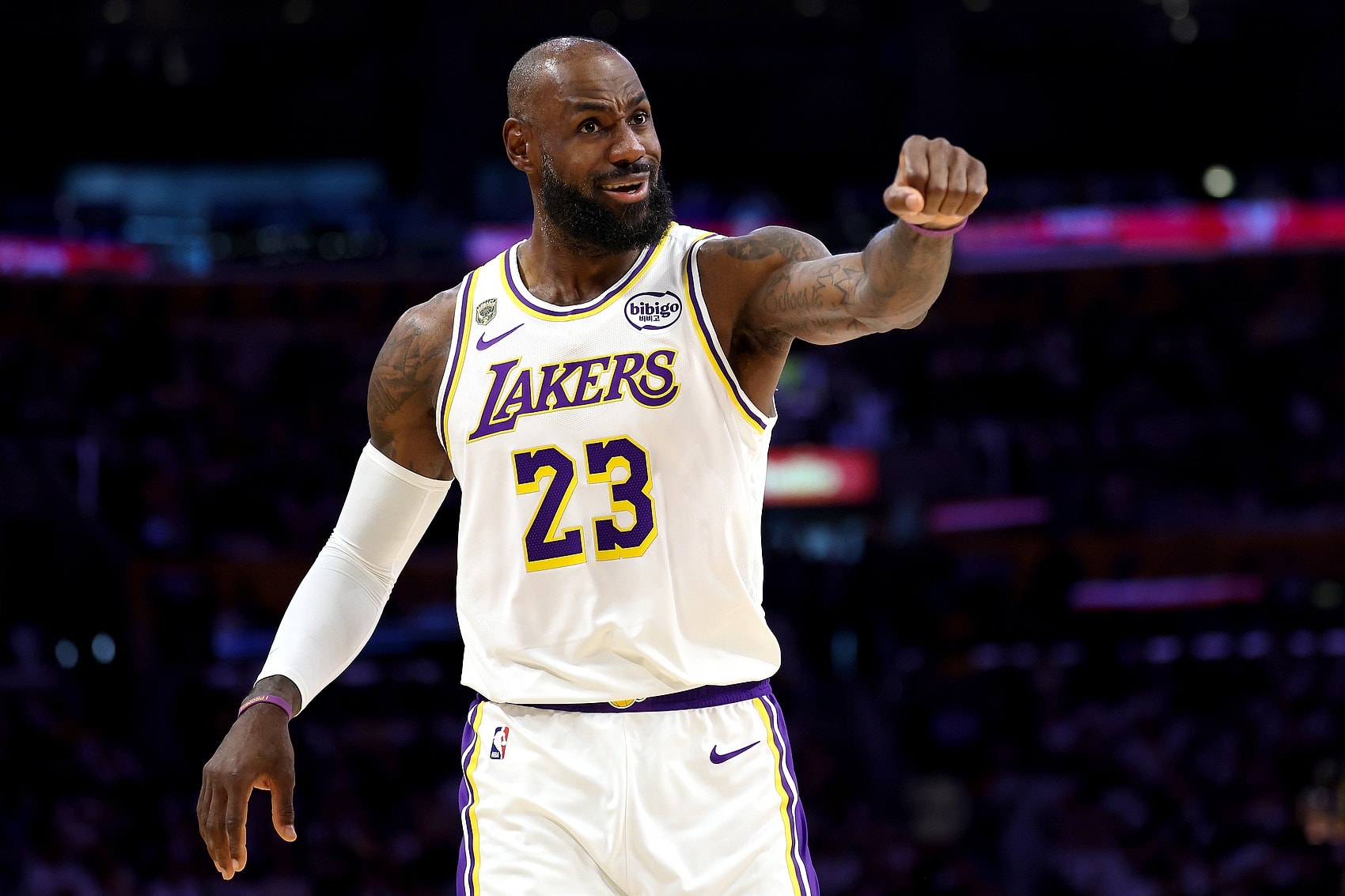 LeBron James'ten Lakers öncesi 300 milyon dolarlık 'gelecek' finansmanı! (Bloomberg)