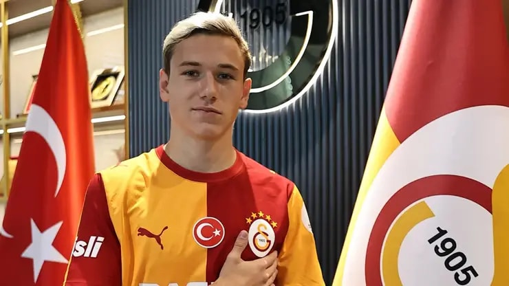 Galatasaray imzayı attırdı: Aleksei Batrakov resmen Aslan