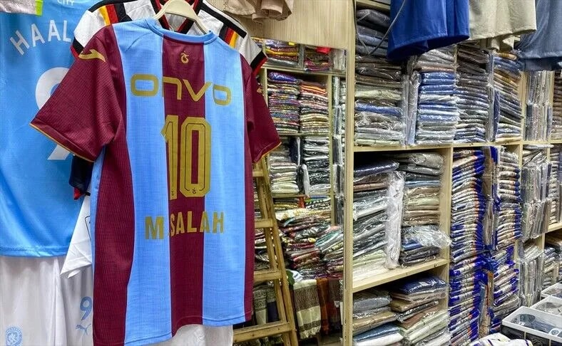 Muhammed Salah Etkisi: Trabzonspor Forması Kahire Çarşılarında Sergileniyor