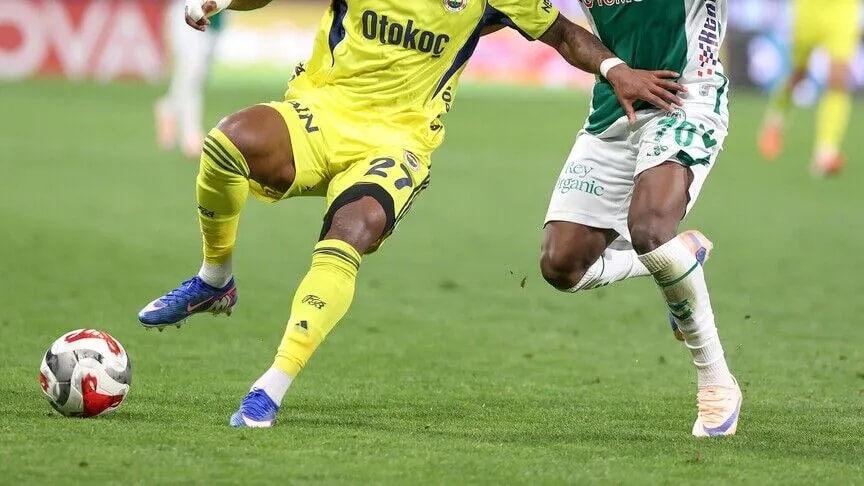 Fenerbahçe, Süper Lig'de Konyaspor'u Ağırlıyor: İlk Puanlar İçin Kritik Randevu