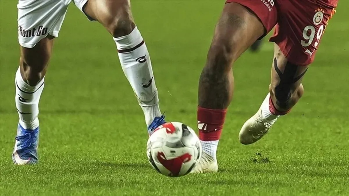 Trabzonspor-Galatasaray Derbisi Yaklaşıyor: Lig Lideri Aslan'a Karşı Bordo-Mavili Hesaplaşma