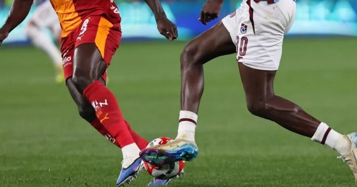 Trabzonspor-Galatasaray Derbisi Öncesi Yıldız Golcüler Sahneye Çıkıyor: Osimhen ve Salah Kilit Rolde