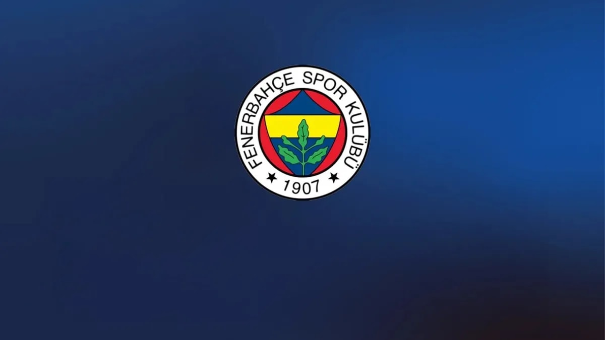 Fenerbahçe'den Kadın Taraftarlara Anlamlı Jest: Çiçeklerle Karşılama
