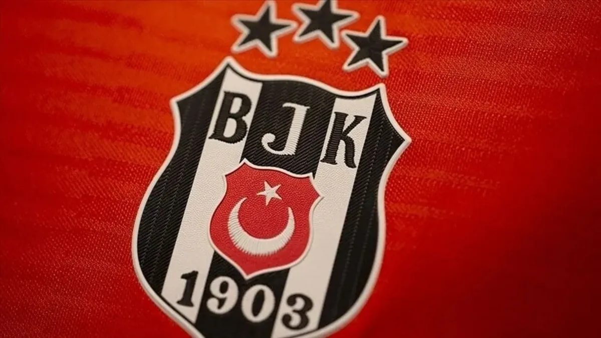 Galatasaray'da Okan Buruk'a Trabzonspor Maçı Sonrası Yoğun Tepki: Yönetim ve Rakiplerden Eleştiri