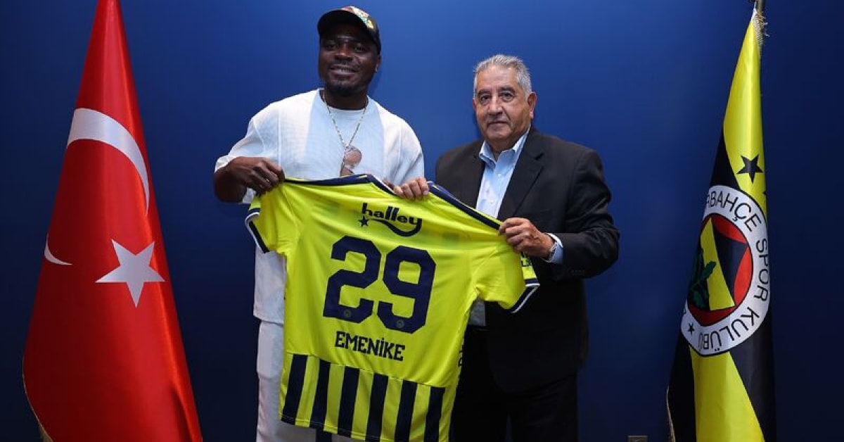 Fenerbahçe'de Eski Golcü Emmanuel Emenike'den Sürpriz Ziyaret