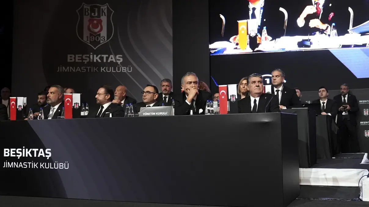 Beşiktaş Genel Kurulu'ndan Serdal Adalı yönetimine ibra