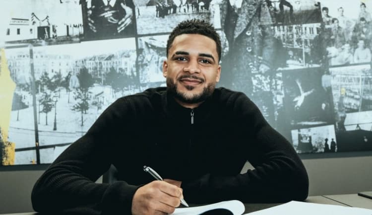 Bild: Brentford, Dortmund'un 19 Yaşındaki Defans Oyuncusu Kabar İçin 20 Milyon Euro Ödemeye Hazır