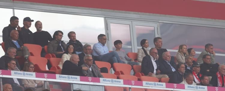 Bild: Bayern, Hamburg'u 5-0 Yenerken Eberl'in Babası, Onun ve Hoeness'in Arkasında Oturuyordu