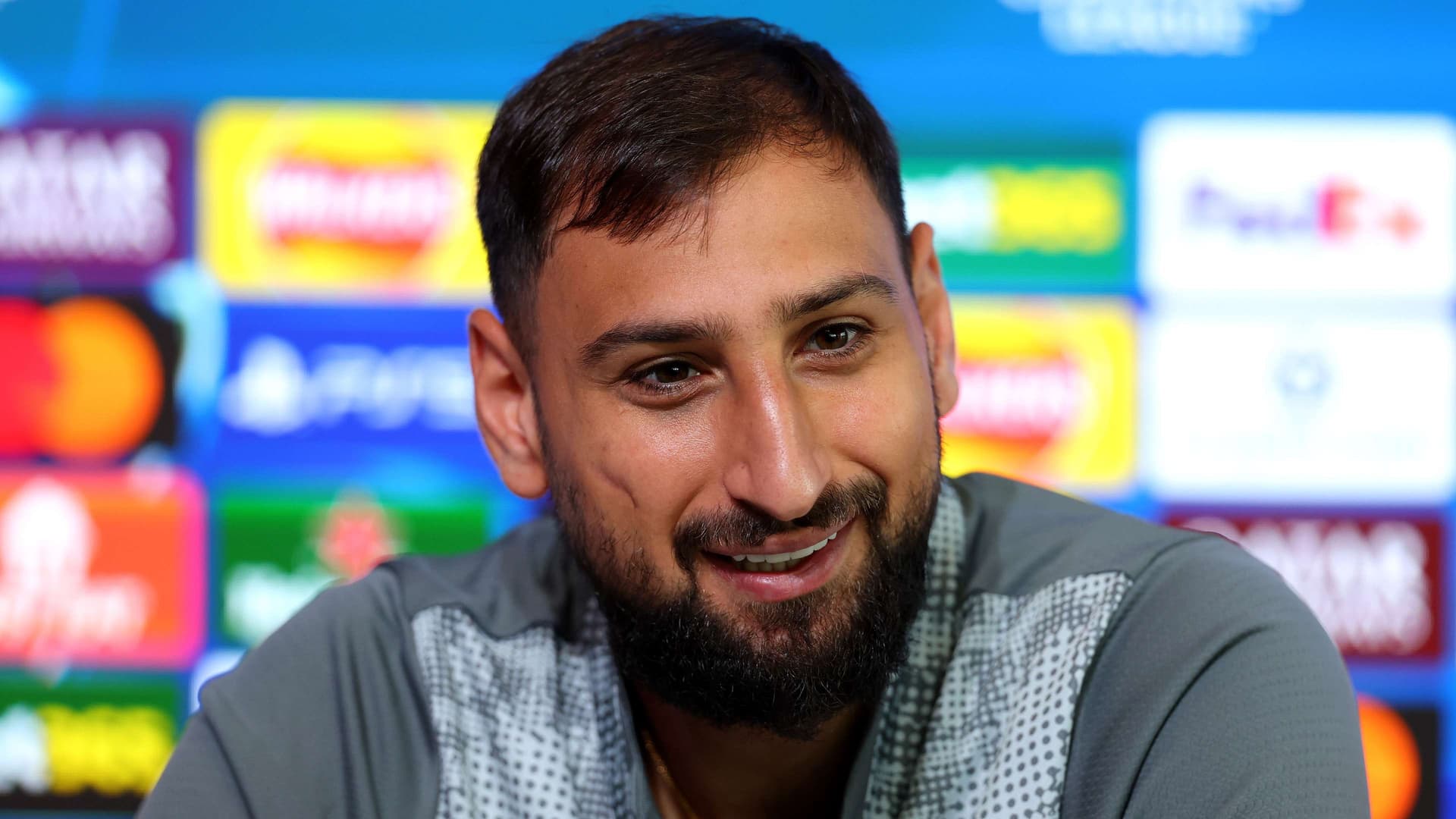 Donnarumma Napoli maçı için annesini evde bırakma şakası yaptı