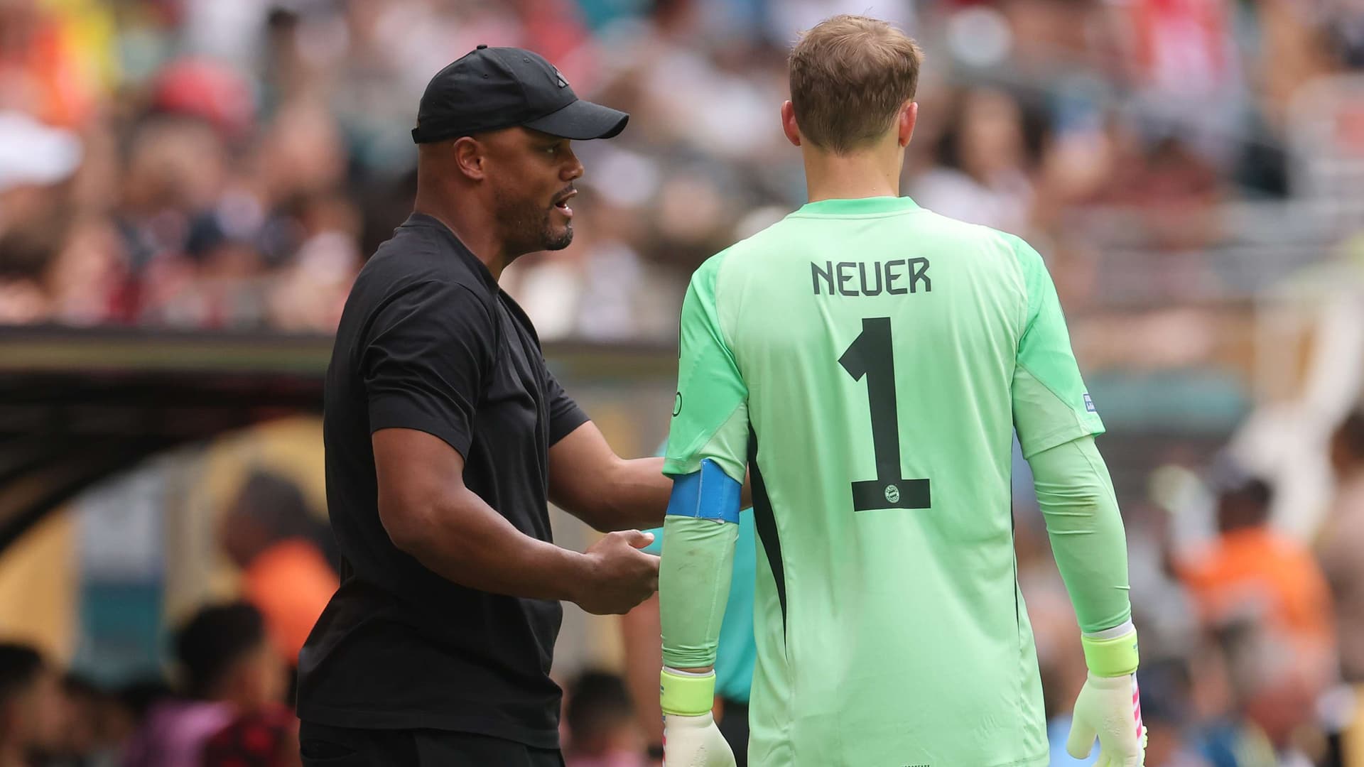 Neuer'den Vazgeçmiyor! Kompany, Bayern Kalecisi Sözünü Bozma Riskiyle Karşı Karşıya