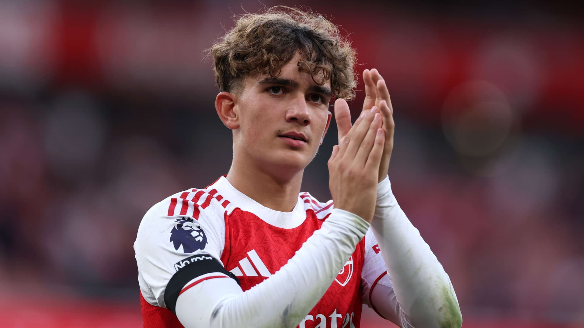 Arsenal'ın genç yeteneği Dowman, attığı solo golle tarihe geçti