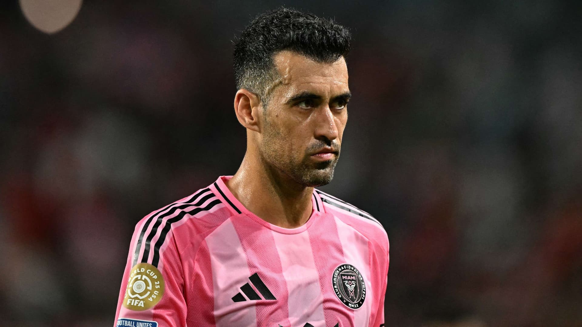 Messi'nin sağ kolu Busquets sezon sonunda futbolu bırakıyor