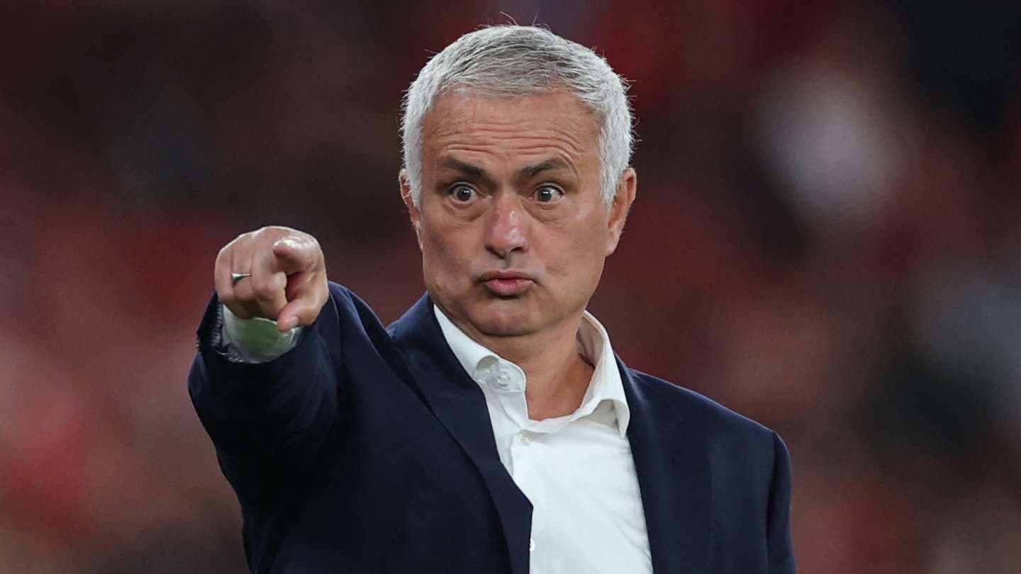 Mourinho Benfica'ya dönmeden önce Chelsea'yi ziyaret etmek istedi