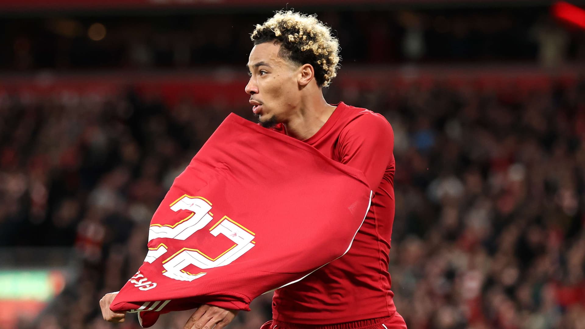 Ekitike, Liverpool'a Karşı Kupada Gördüğü Kırmızı Kartla Eleştirilerin Hedefi Oldu