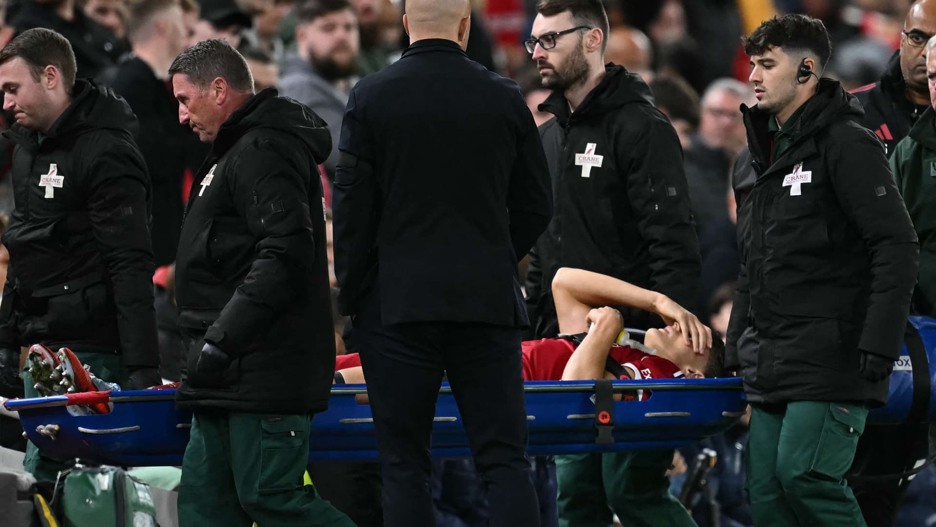 Liverpool'un yeni transferinin çapraz bağları koptu, sezonu kapattı