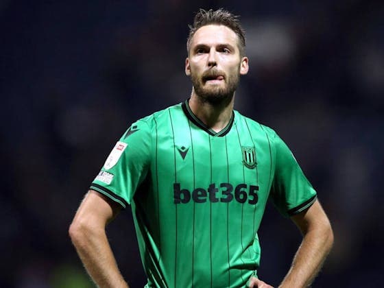 Nathan Jones'un Stoke City'ye Transfer Ettiği Eski Manchester United'lı Oyuncu Michael O'Neill'a Yaradı