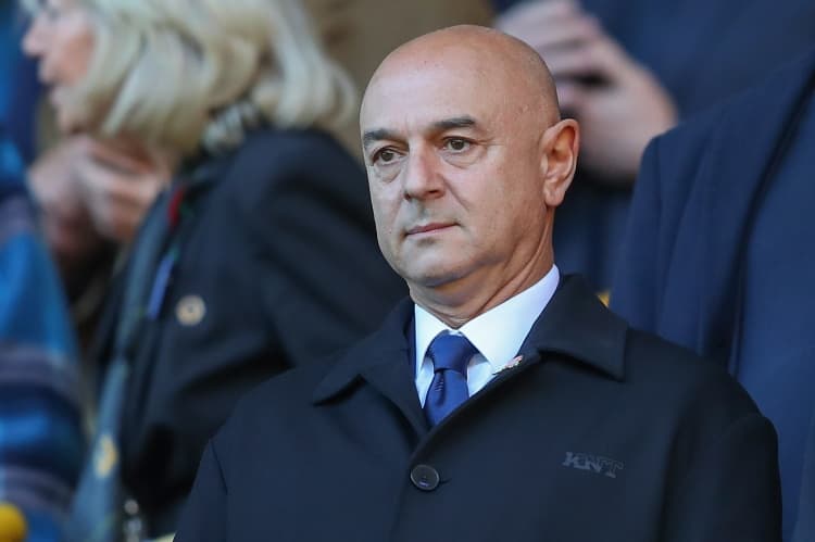 Tottenham taraftar grubu Daniel Levy'nin para odaklı yaklaşımının başarısız olduğunu, Lewis'in göreve gelmesinin yeni bir fırsat olduğunu düşünüyor
