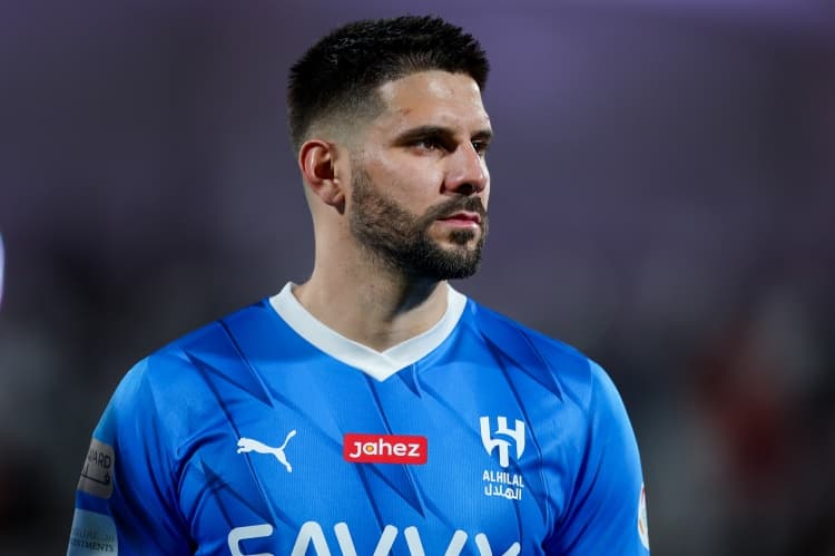 İtalyan basını Milan'ın Mitroviç'i transfer etmek istediğini ancak maaş talebi yüzünden transferin gerçekleşmediğini yazdı
