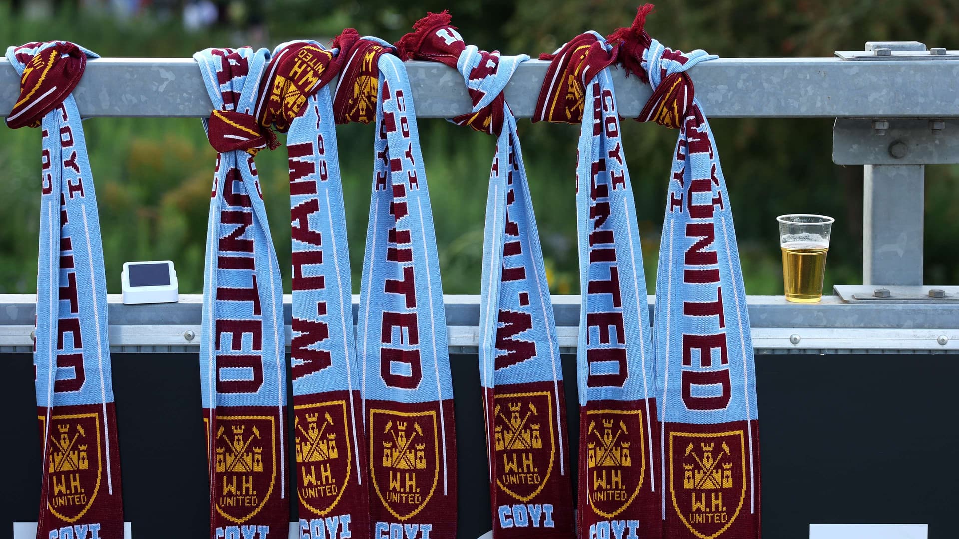 West Ham Tottenham maçı öncesinde karma atkıları yasakladı