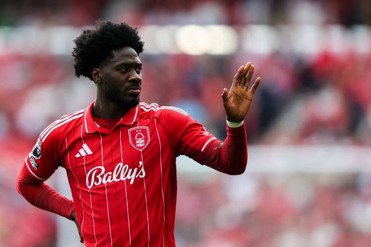 Nottingham Forest'lı Ola Aina'nın Sakatlığı Ciddi, Yıl Sonuna Kadar Oynamayabilir