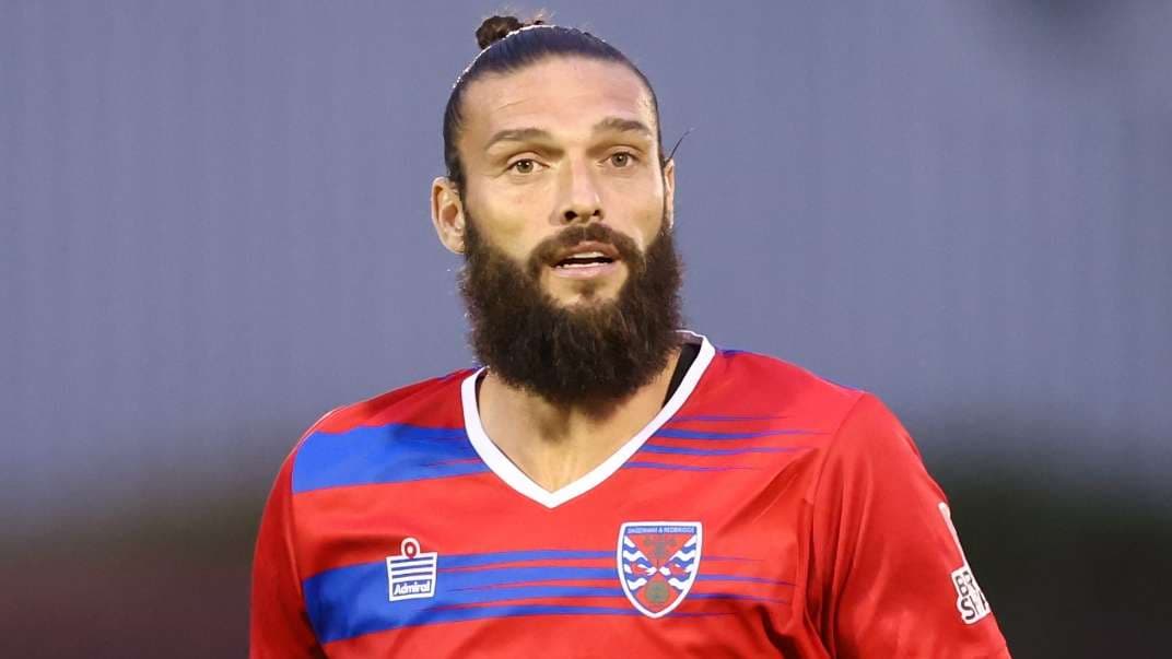 Carroll, Dagenham & Redbridge formasıyla ilk maçında oyundan atıldı