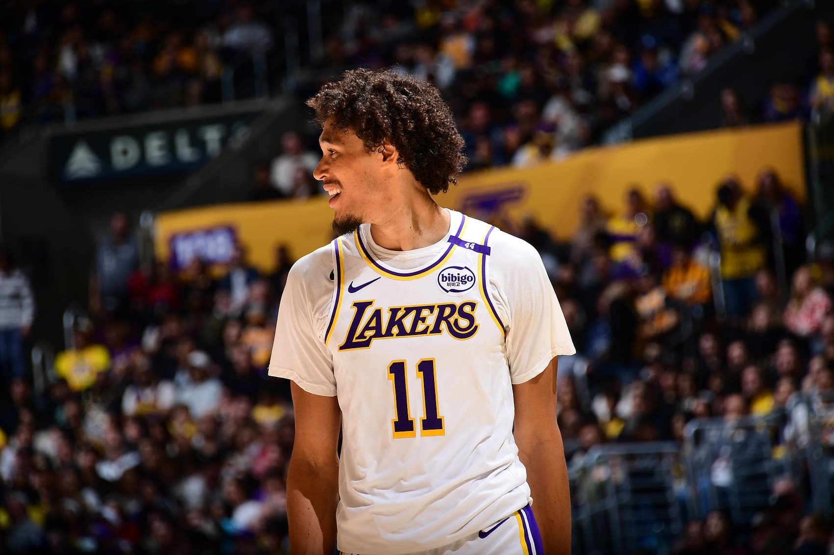 Lakers'ın Uzunları Uyum İçinde: Hayes, Ayton'ın Enerjisinden Memnun