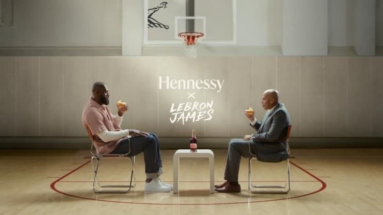 LeBron James'e Reklam Davası Şoku! Lakers Taraftarı Geri Adım Attı!