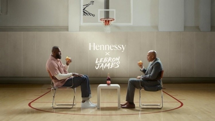 LeBron James'e Reklam Davası Şoku! Lakers Taraftarı Geri Adım Attı!