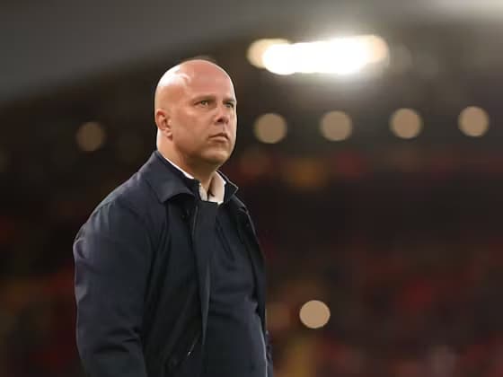 Arne Slot'tan Van Dijk'la Acil Liverpool Zirvesi İtirafı