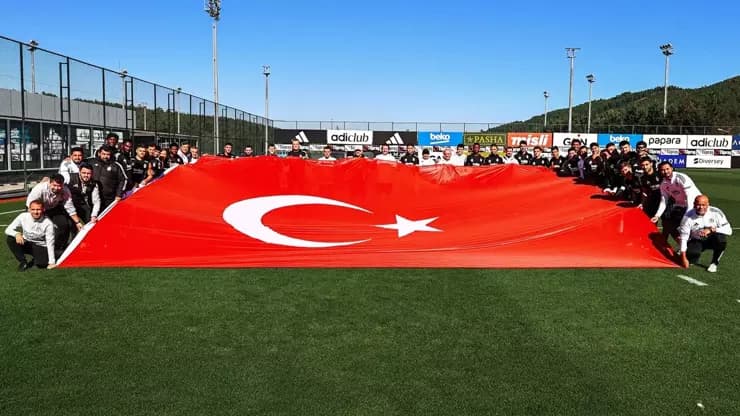 Beşiktaş'tan anlamlı kutlama 29 Ekim coşkusu
