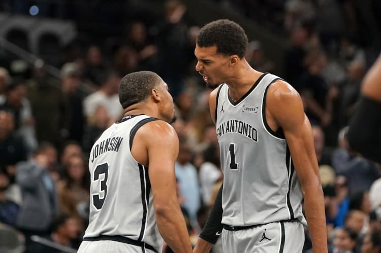 Snyder: Spurs Hak Ediyor, Müthiş Mücadele Ediyorlar ve Bencil Değiller