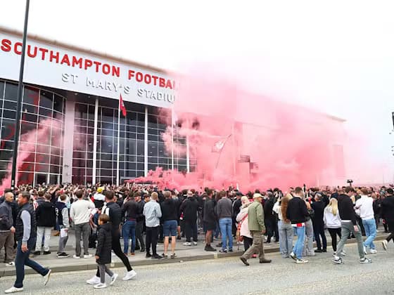 Portsmouth Taraftarları Tribüne Görevli Kılığında Girdi, Üç Yıl Men Cezası Aldı