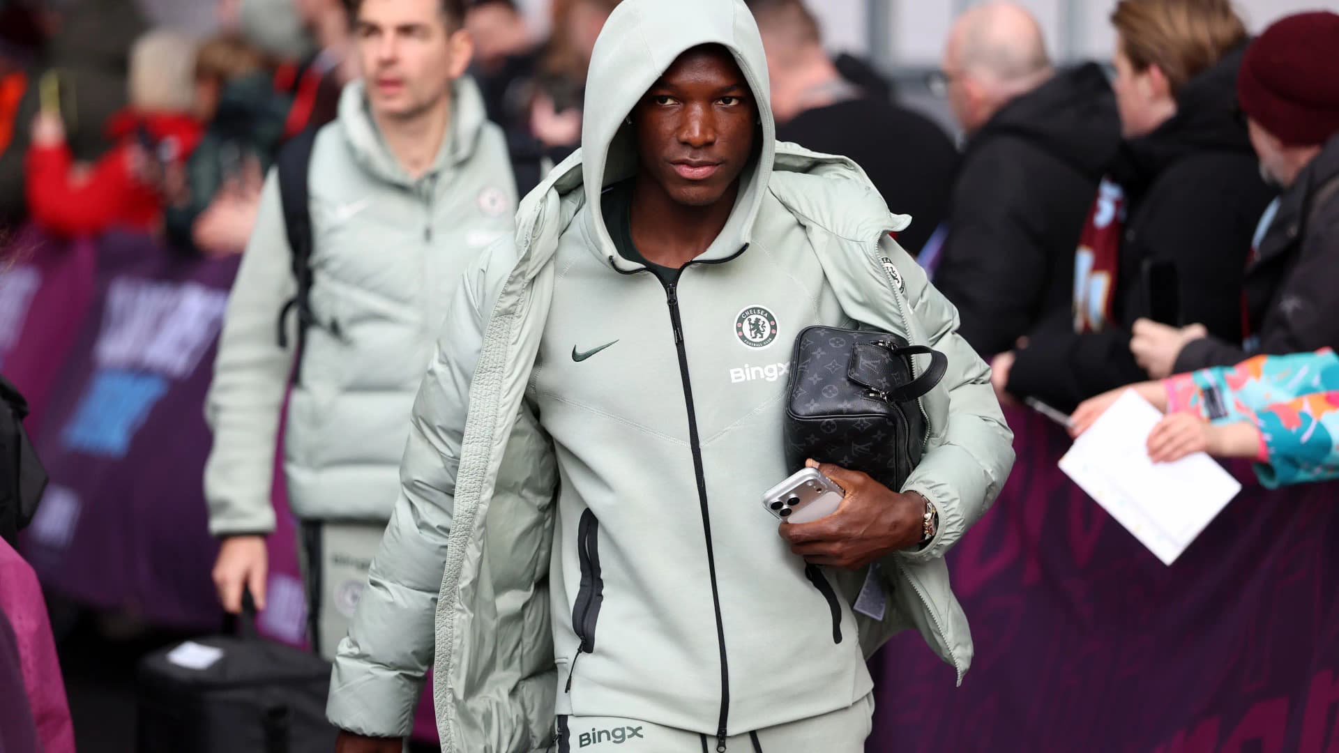 Maresca'dan Caicedo Kararı: Burnley Maçında Neden Yedek Kaldı?