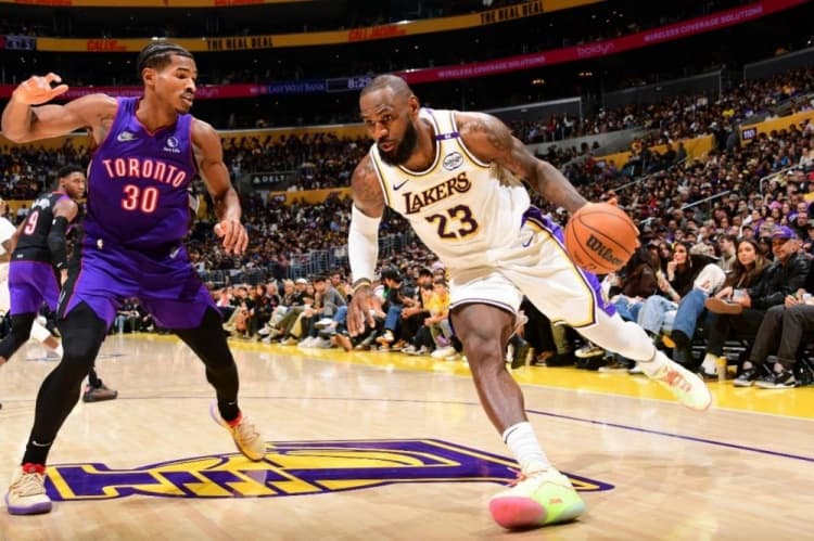 Lakers Toronto Deplasmanında, Doncic Sakat!