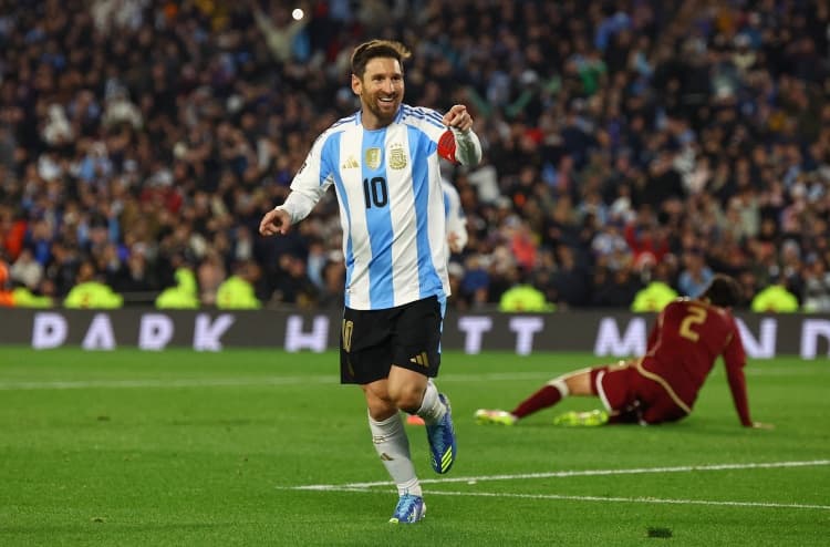 Ayala'dan Arjantin Milli Takımı'na Uyarı: Messi Cepte, Gerisi Forma Savaşı Verecek!