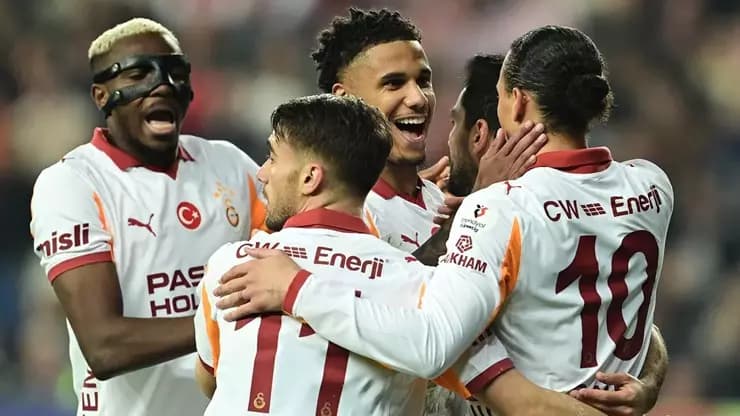 Galatasaray Fırtınası! Antalya'da 4 Golle Liderlik Coşkusu