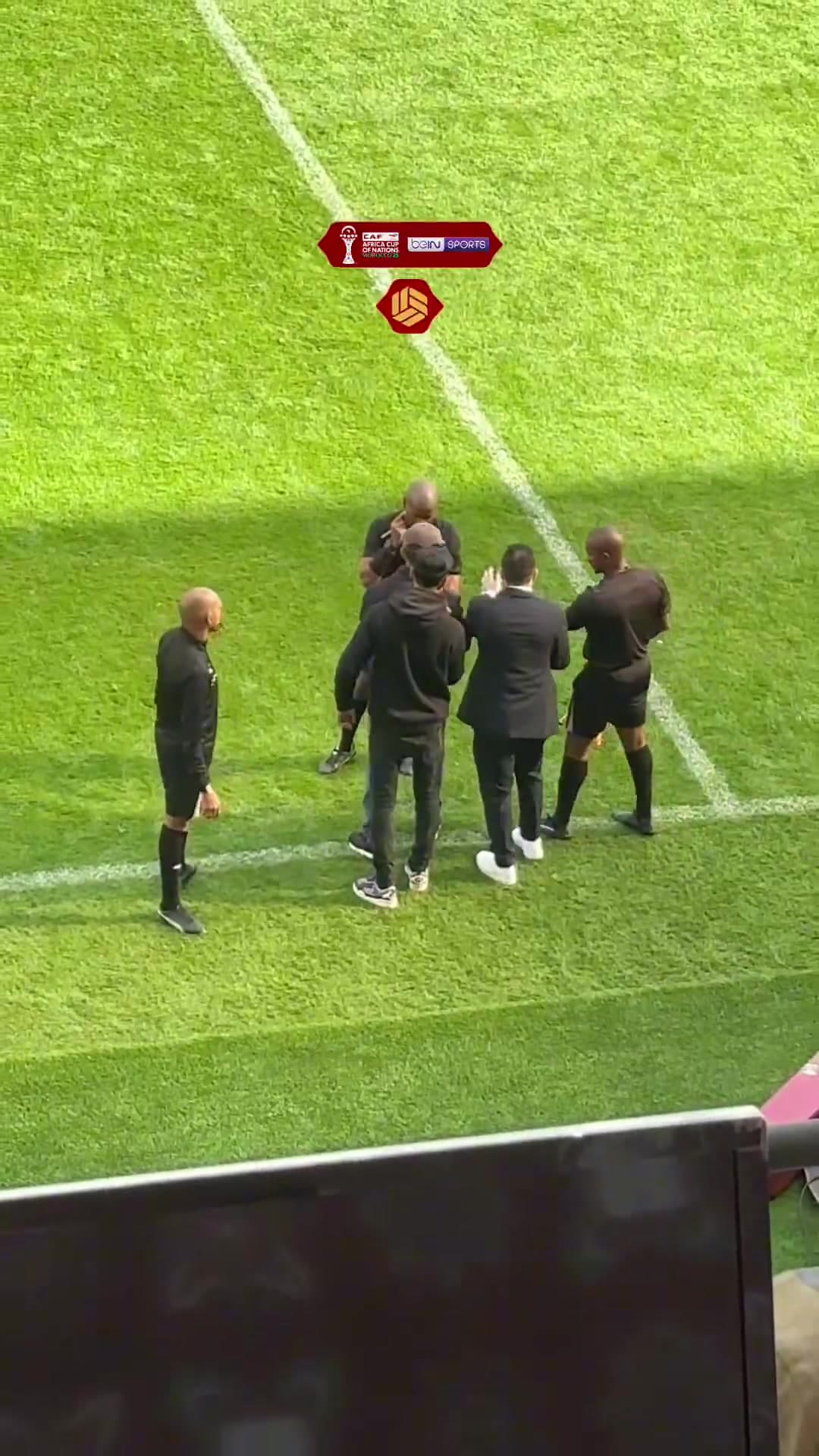 Afrika Kupası'nda VAR Skandalı! Kongo Kaptanı Elle Oynadı, Hakem İzleyemedi!