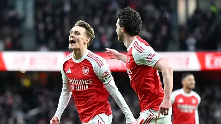Arsenal 2025'i Zirvede Tamamladı
