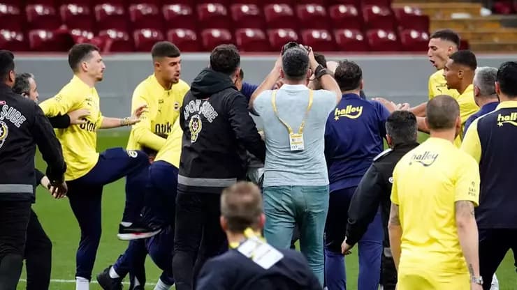 Galatasaray'dan Fenerbahçe'ye Yanıt: Sözler Sahada!