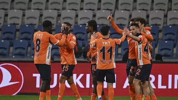 Başakşehir Karagümrük'ü İki Golle Devirdi!