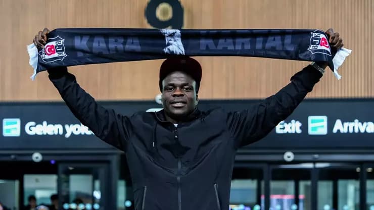 Beşiktaş'ın yıldız transferi Olaitan İstanbul'da Kartal coşkusu