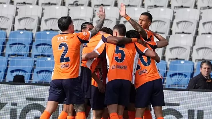 Başakşehir Fırtınası Göztepe'yi Devirdi Nuri Şahin Coşuyor