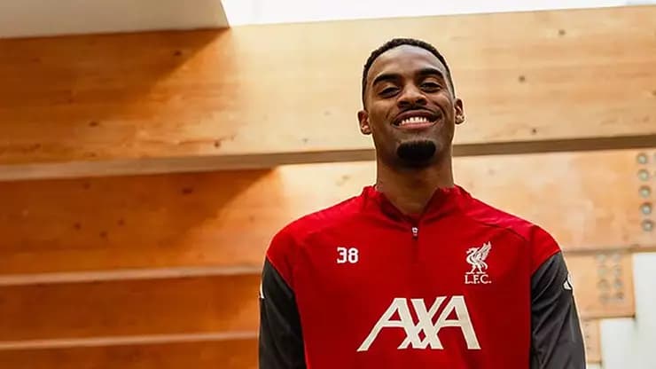 Liverpool Gravenberch ile Sözleşme Yeniledi