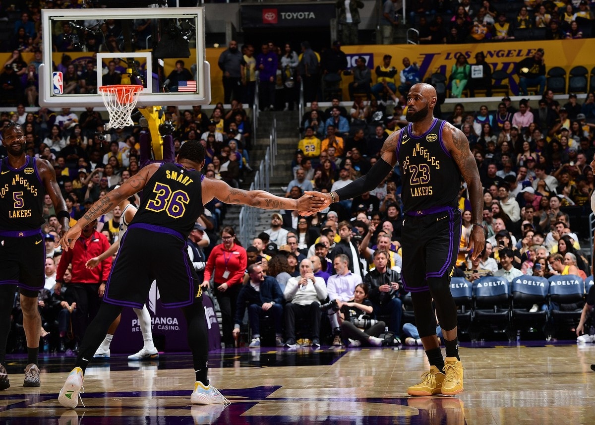 Kral LeBron'dan Efsanevi Mücadele! Smart: '23 Yıldır Aynı Ruhla, Gurur Duyuyoruz!'