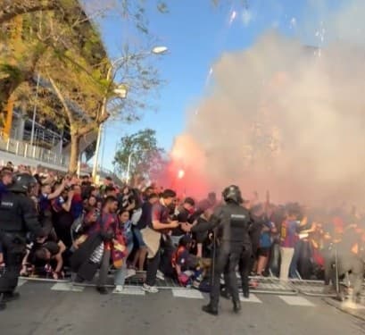 Korkunç Olay: Atletico Madrid Otobüsü Nou Camp'ta Taş Yağmuruna Tutuldu!